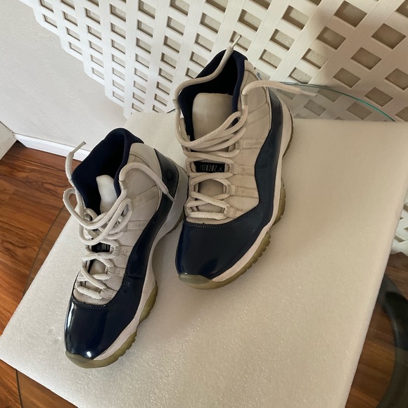 Air Jordan 11 Retro Sneakers - Picture 11 of 16